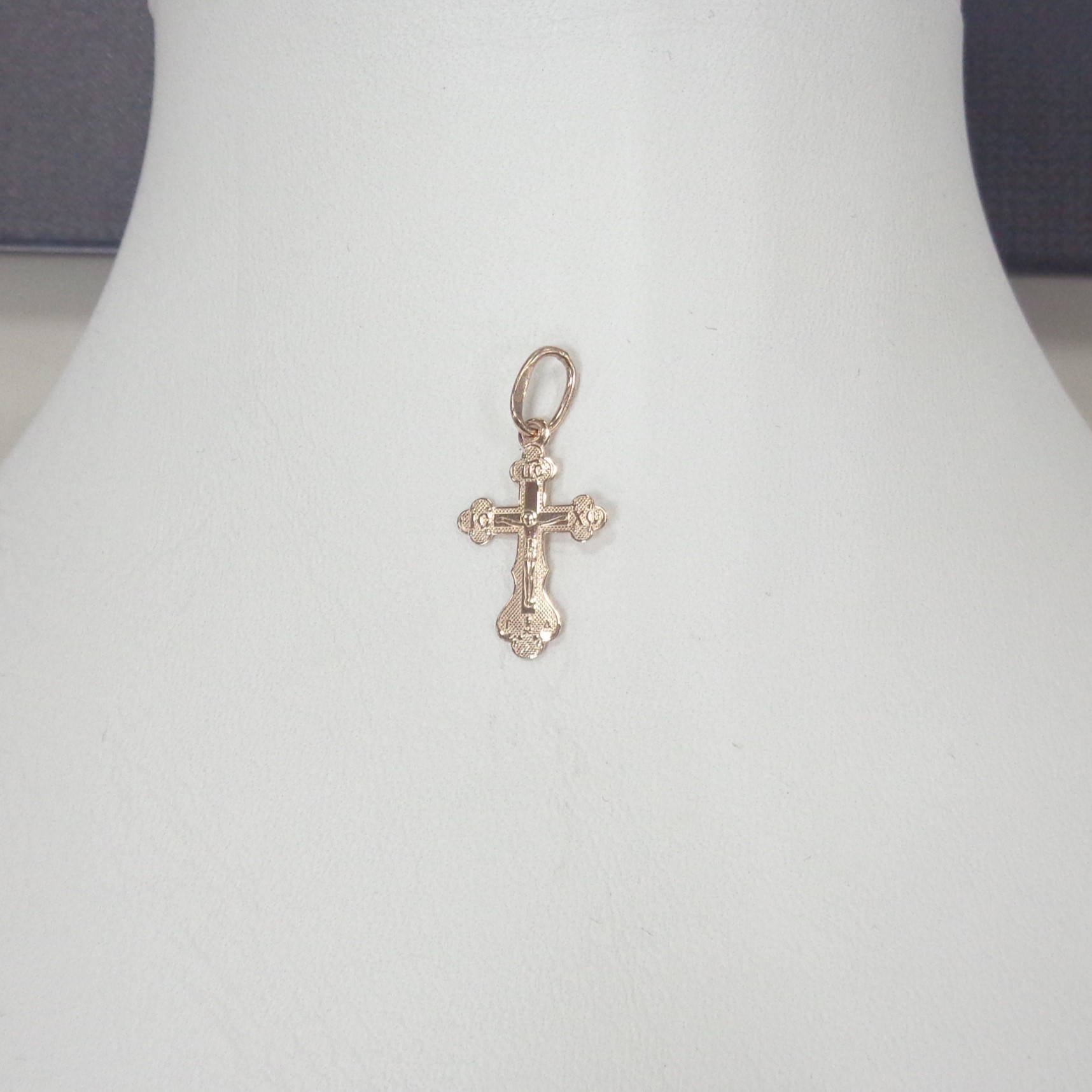 Подвеска-крест из золота